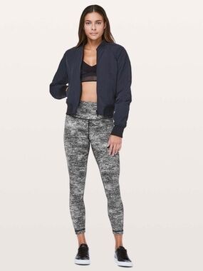 Lululemon Wunder Under Hi-Rise 7/8 Rush Jacquard
Black White Tight 25"size 4